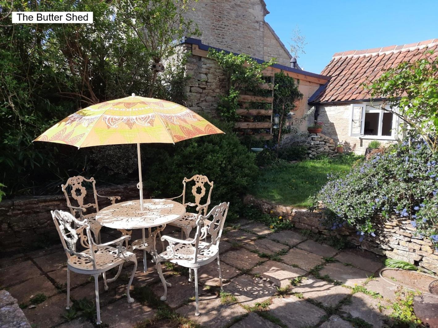 Cotswold Cottage Bed & Breakfast Luckington Exterior photo