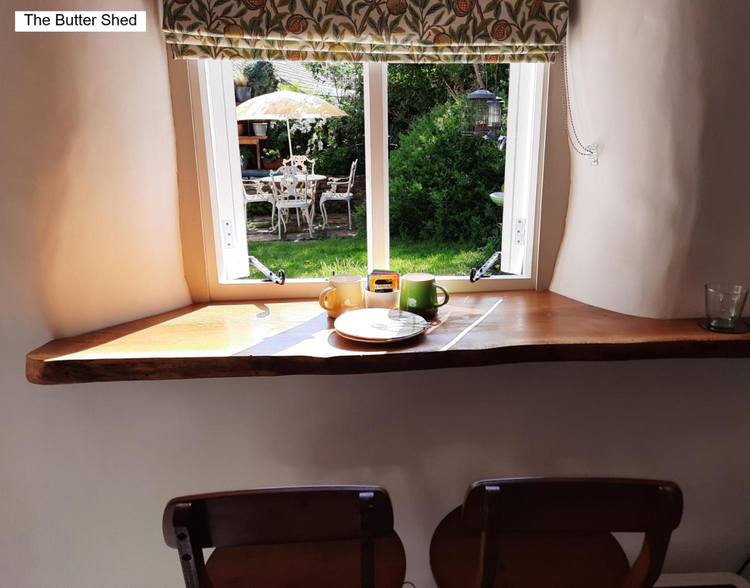 Cotswold Cottage Bed & Breakfast Luckington Exterior photo