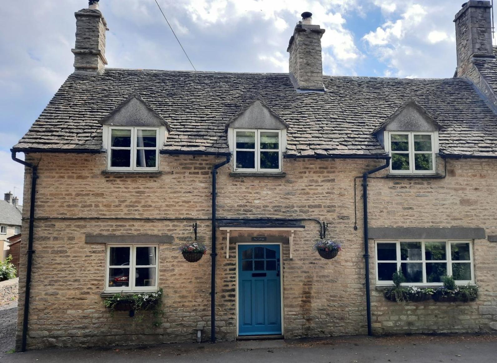Cotswold Cottage Bed & Breakfast Luckington Exterior photo